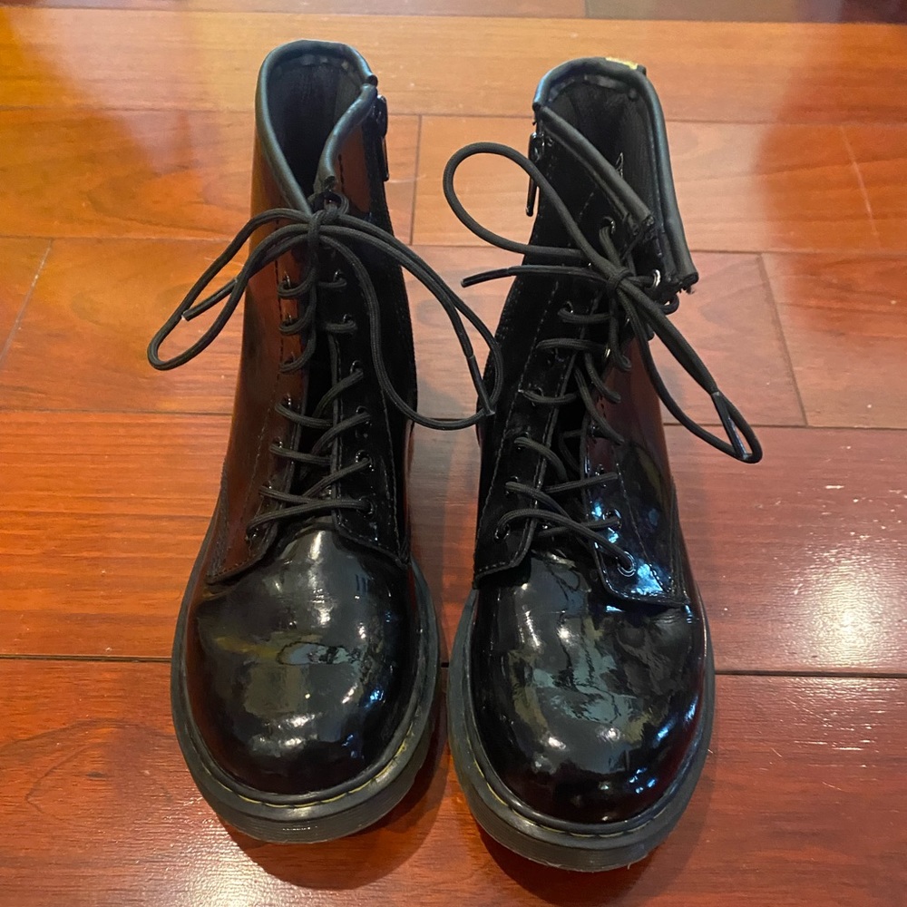 Girls/Boys Dr. Martins